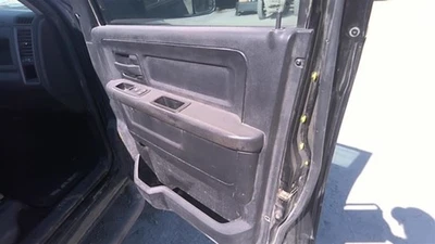 RAM2500   2016 Front Door Trim Panel 30058910 Foto 1 de 4