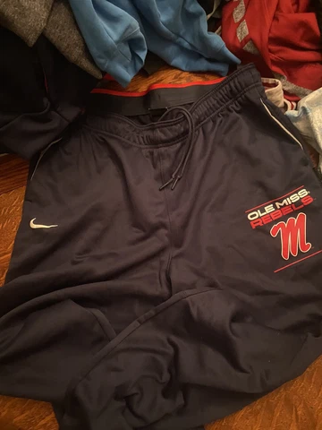 Nike Ole Miss Football Men’s XL Team Issued Sweatpants Cover