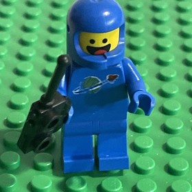New Authentic Benny Minifigure - Lego Movie Blue Space Man Minifig 70810 DAMAGED