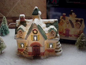 Casa de pueblo navideña vintage edificio iluminado porcelana casa de vacaciones caja - Imagen 1 de 15