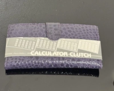 Cartera sin asas vintage Prince Gardners púrpura calculadora cocodrilo estampado en relieve nueva de Lote Antiguo Foto 1 de 4