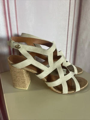 Босоножки Givenchy бежевые с вырезом обнаженные замшевые с ремешком на каблуках размер 40,5 США 10 - Изображение 1 из 4