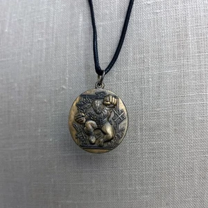 Rarissimo ciondolo Spider-Man in rame 1995 di Planet Studios 36" cavo in pelle - Foto 1 di 7