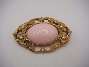 VINTAGE 1928 OVAL PIN BROOCH GOLD PINK OVAL CENTER FLORAL FAUX PEARLS ESTATE - Picture 1 of 5