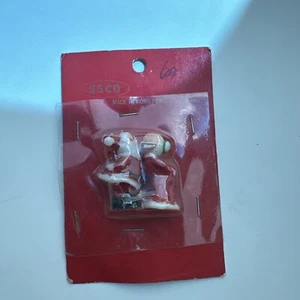 Kissing Santa Mrs Claus Figure Hong Kong Christmas Mini Vtg Lot SSCO Dollhouse - Picture 1 of 3