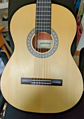 Guitarra clásica Admira alba con funda para iniciación - Imagen 1 de 4