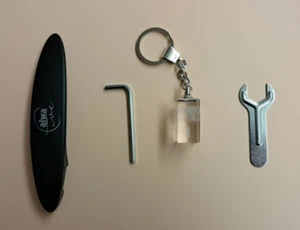 Konvolut Flaschenöffner + Imbusschlüssel + Schlüsselanhänger + Drehschlüssel - Bild 1 von 5