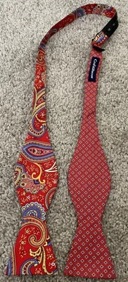 Двусторонний галстук-бабочка Croft & Barrow красный геометрический/пейсли 100% шелк регулируемый - Изображение 1 из 4