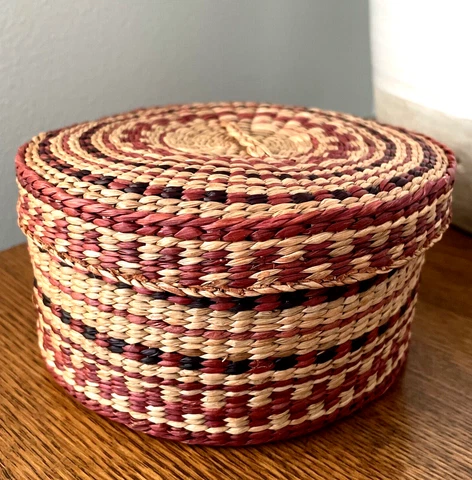 VTG Handwoven Rattan Storage Basket Round Lid Boho Earth Tones Natural Small Cover