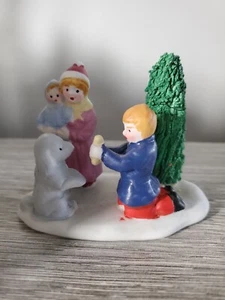 LEMAX DICKENSVALE Porcelain 3 people and a dog Christmas Village Decor - Picture 1 of 3