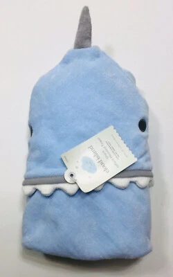 Toalla de baño con capucha de algodón suave dientes de tiburón Cloud Island 30" X 30" azul para bebés niños Foto 1 de 4