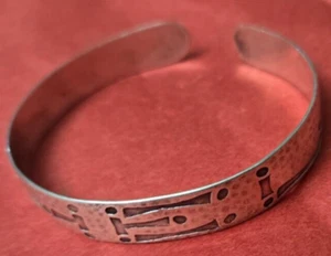 Brazalete de plata de ley firmado grabado 16 gramos - Imagen 1 de 10