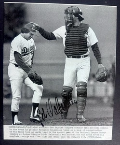 FERNANDO VALENZUELA SIGNED 8x10 PHOTO DODGERS LEGEND Laser Wire 7.5 x 9" - Picture 1 of 3