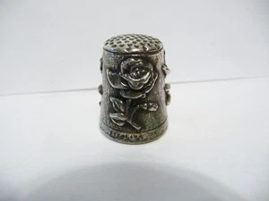 THIMBLE VINTAGE STERLING SILVER HALLMARDK CARDS UK '80 EMBOSSED ROSES - Picture 1 of 7