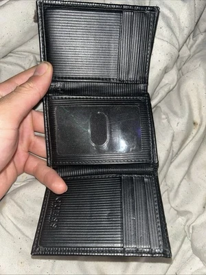 Cartera GUESS Hombre Cuero TRIPLED Negro Rayas/Forrado Diseño Foto 1 de 4