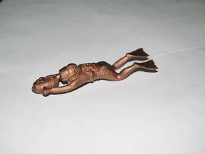 FIGURINE SANS MARQUE PLONGEUR BRONZE AVEC PALMES ET PROPULSEUR - Imagen 1 de 2