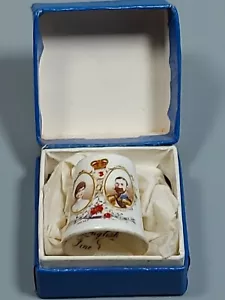Vintage King George V And Queen Mary 1911 Bone China Coronation Thimble - Picture 1 of 5
