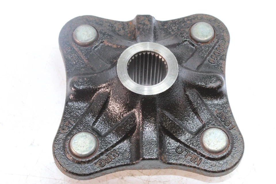 14-15 KAWASAKI TERYX4 800 OEM REAR HUB   49030-0561 - Imagem 1 de 4