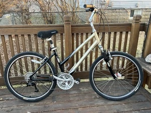 Trek Navigator 300 Hybrid Bike Bicycle 16.5 Frame Very Clean 24 Speed - Picture 1 of 20