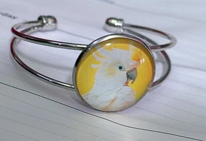 Bellissimo bracciale in vetro e metallo di cacatua Molucano - Foto 1 di 2