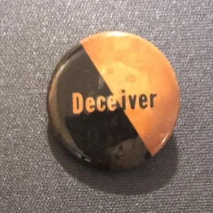 Deceiver Vintage Original Pinback Button 1". - Imagen 1 de 2