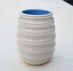 POOLE POTTERY TWIN TONE SPIRAL VASE SPECKLED LIGHT BEIGE GLAZE 419 C83 ENGLAND - Bild 1 von 7