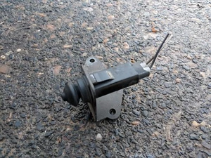 TOYOTA LAND CRUISER 90 SWITCH BONNET CLOSE - Picture 1 of 2