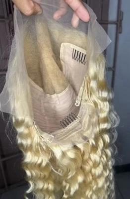 Peluca rubia rizada frontal de encaje 28 pulgadas, 13x6, 180 % densidad, 100 % cabello humano Foto 1 de 3