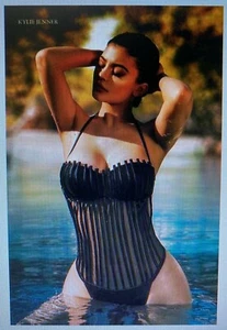 KYLIE JENNER 24X36 POSTER SEXY HOT GIRL BIKINI BELLISSIMO REGALO KARDASHIAN KENDALL - Foto 1 di 1