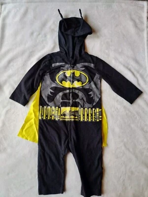 Disfraz de Batman bebé/niño pequeño pijama con cremallera con capa talla 18 meses: negro, amarillo Foto 1 de 4