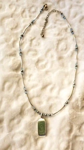 Collar Kenneth Cole Colgante Rectángulo Tono Plata Metal Verde Remolino 20" - Imagen 1 de 6
