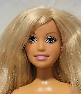 Barbie ombligo rubia 2005 rodillas click - Imagen 1 de 3