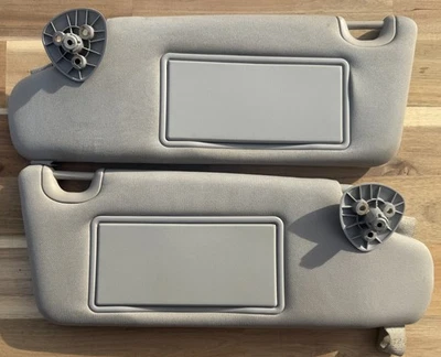 Parasoles grises laterales para conductor y pasajero Chevrolet HHR 2006-2011 OEM Foto 1 de 3