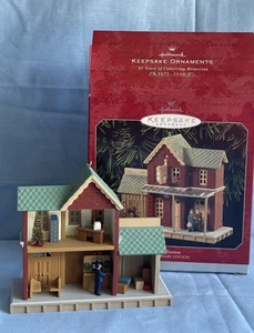 Hallmark HALLS STATION 1998 Nostalgic Houses And Shops Keepsake Ornament - Picture 1 of 13