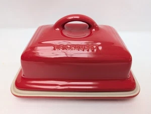 Le Creuset Stoneware European Butter Dish Cerise / Red New Unused - Picture 1 of 3