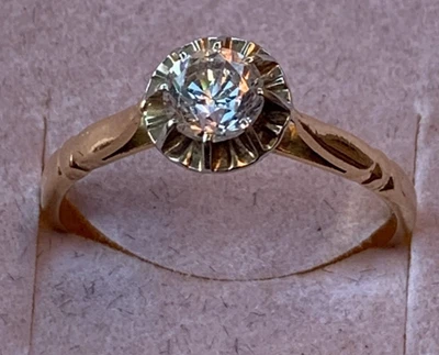 SUPERBE BAGUE ANCIENNE EN OR JAUNE 18 CARATS 750 AVEC TRES BEAU SAPHIR BLANC ! - Photo 1/4