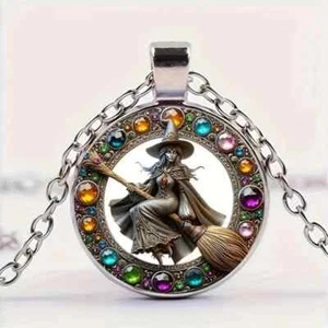 Halloween Hexe auf Besenstiel Runde Kunst Foto Anhänger Halskette - Bild 1 von 5