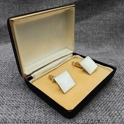 Paar Manschettenknöpfe mit Projektverschluss quadratisch im schwarzen Etui - Bild 1 von 4