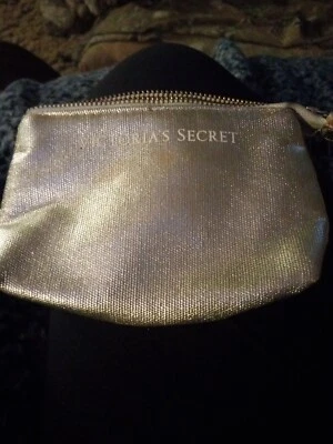 Victoria's Secret ~ Bolso de Cosméticos con Cremallera/Bolso de Mano VS Logo - Usado en Excelente Condición ~ 7" x 5" Dorado Foto 1 de 2