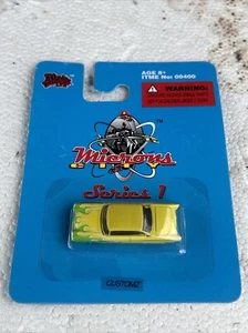 Malibu International Microns Serie 1 Customz, cupé amarillo - Imagen 1 de 4
