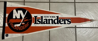 Vintage New York Islanders TEAM SIGNED Felt Pennant. 80s NHL Full Sized Pennant - Image 1 of 4