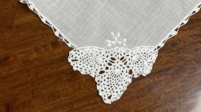 Juego de 3 pañuelos de algodón vintage con bordes de ganchillo adornados en las esquinas Foto 1 de 4