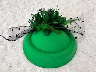 Sombrero Pastillero Verde Negro Polkadot Elegante Flor Fiesta del Té Fascinador Iglesia Foto 1 de 4