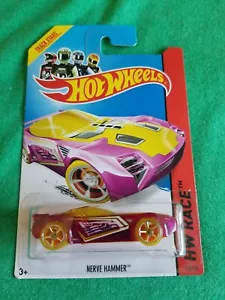 2014 Hot Wheels International NERVE HAMMER Rosa 176/250 EXCELENTE TARJETA X-Raycers - Imagen 1 de 3