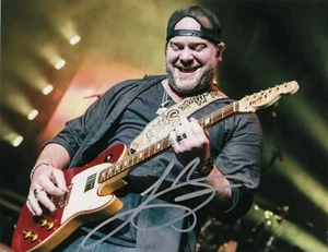 LEE BRICE STAR COUNTRY SINGER COLOR SIGNED 8x10 - Picture 1 of 1