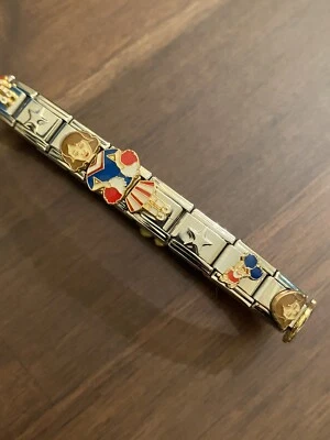 18 Berloques Líder de Torcida com Cabelo Castanho, Vermelho, Branco, Azul Pulseira Berloque Italiana Nova - Imagem 1 de 4