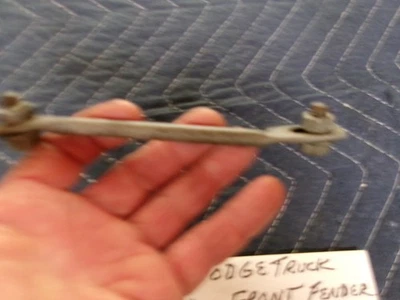 Camión Dodge 1966 guardabarros delantero barra de sujeción Foto 1 de 4