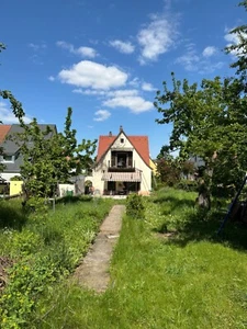 Zweifamilienhaus - Bild 1 von 10