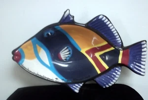 Piatto firmato Ben Diller Art Pottery Humuhumunukuapua'a (pesce trigger di scogliera) - Foto 1 di 4