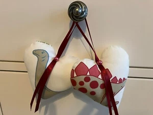 2 x Corazones Colgantes Laura Ashley - Dinosaurios Hechos a Mano - Imagen 1 de 3
